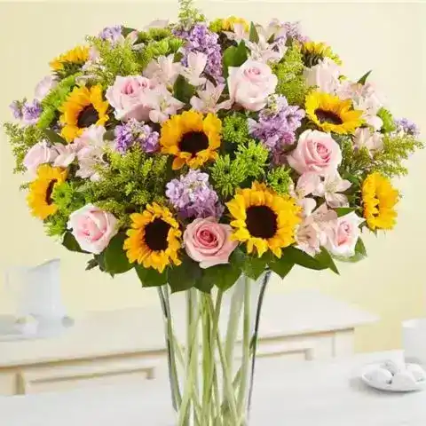 Αποστολή λουλουδιών σε γενέθλια - Χαρίστε χαμόγελα με μοναδικές ανθοσυνθέσεις